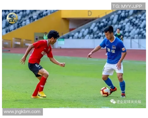 张旭在足球场上的传奇之路与不屈精神探讨